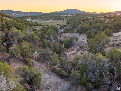 12536 E Solitude Dr, Lapoint, UT 84078 - photo 7