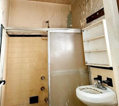 Celtic Park unit 1 J, Sunnyside, NY 11104 - photo 5