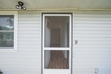 208 36th St W, Bradenton, FL 34205 - photo 3