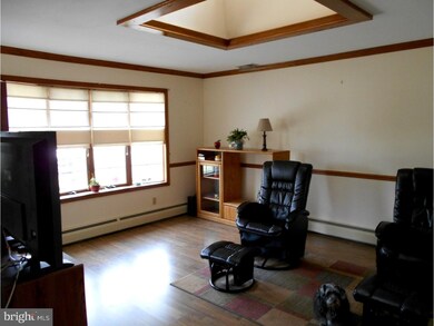 16 Honeysuckle Ln, Levittown, PA 19055 - photo 4