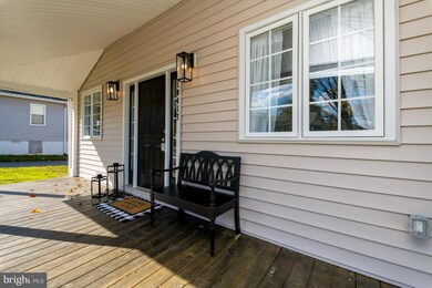 10417 Shady Acres Ln, Laurel, MD 20723 - photo 2