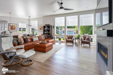 14-Living Room_SLS_-2269