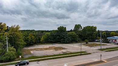 1015 W Fulton St, Waupaca, WI 54981 - photo 2