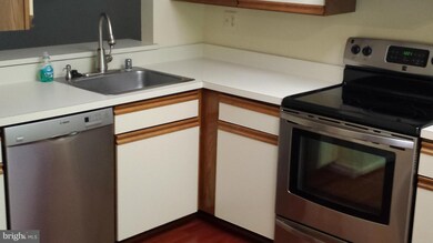 3702 Angelton Ct, Burtonsville, MD 20866 - photo 4