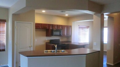 OPEN EAT IN KITCHEN