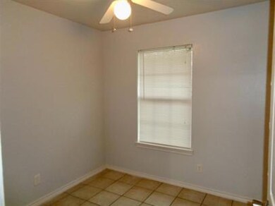 818 W Texas St unit B, Denison, TX 75020 - photo 4