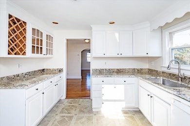 8 Pine St unit 1, Peabody, MA 01960 - photo 4