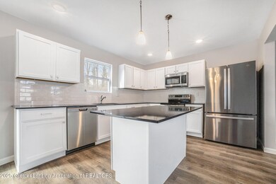 605 Muirfield Dr, Eaton Rapids, MI 48827 - photo 4