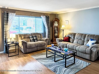 810 Oak St, Lakehurst, NJ 08733 - photo 4