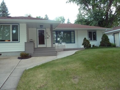 717 5th St NE, Jamestown, ND 58401 - photo 3