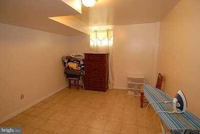 9302 Lynmont Dr, Adelphi, MD 20783 - photo 5