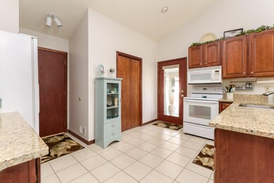 Hunters_Place_2905_Kalamazoo_49048-6
