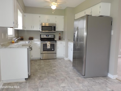 337 Lee Dr, Havelock, NC 28532 - photo 4