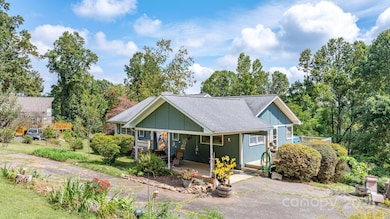 1174 Apple Ln, Spruce Pine, NC 28777 - photo 2