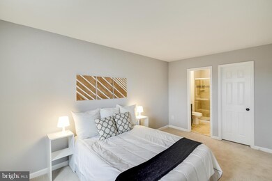 2933 Waterford Ct, Vienna, VA 22181 - photo 7