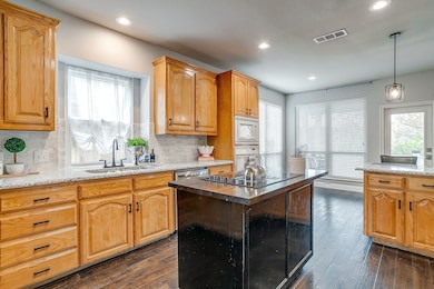 6112 Fannin Dr, Arlington, TX 76001 - photo 6