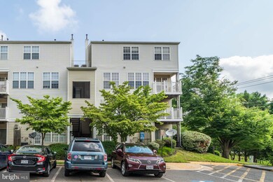 8165 Halley Ct unit 302, Lorton, VA 22079 - photo 4