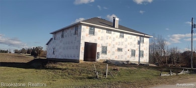 7988 Layton Rd, Fowlerville, MI 48836 - photo 2