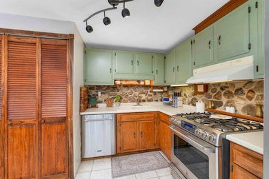 22 Corson St, Rochester, NH 03867 - photo 4