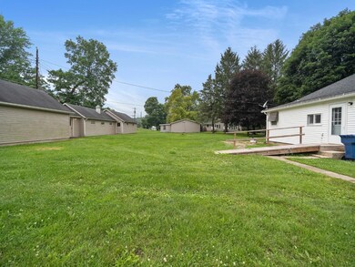 439 W Mckeever St, Andrews, IN 46702 - photo 5