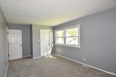 1393 S Glen Cir unit D, Aurora, IL 60506 - photo 5