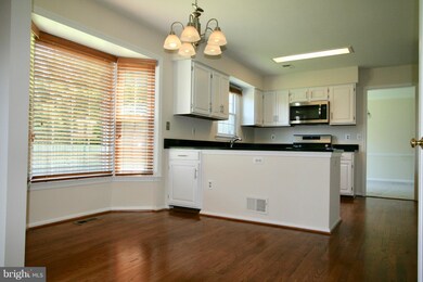 13409 Poplar Woods Ct, Chantilly, VA 20151 - photo 3