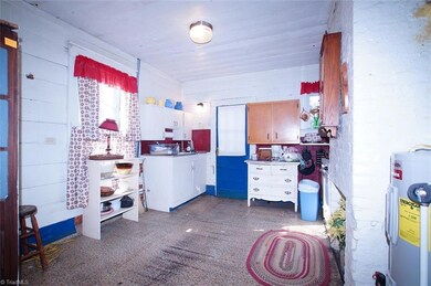 501 Lawsonville Ave, Reidsville, NC 27320 - photo 4