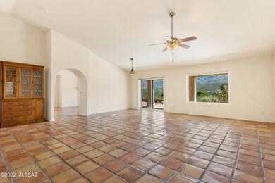Living Room/ Dining Area
