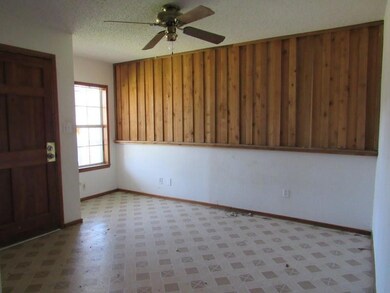 710 Cherokee Trace, Grand Prairie, TX 75051 - photo 4