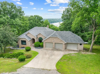 Front w/Lake in your backyard