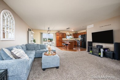 20-web-or-mls-850 Cosby Way-11