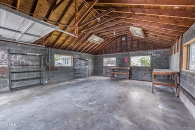 1426 E Sevier Ave-25
