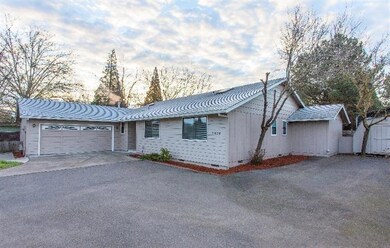 2478 Pinebrook Cir, Medford, OR 97504 - photo 7