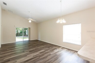 Huge Great room with vaulted ceilings