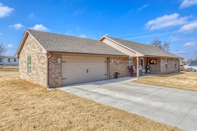2326 S 22nd St, Chickasha, OK 73018 - photo 2