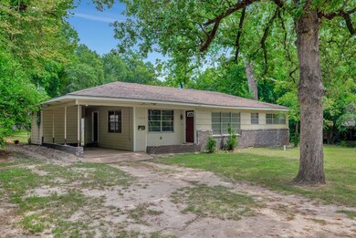 Attached -- 1 Carport