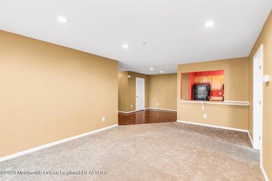 302 Wedgewood Cir unit 313, Belford, NJ 07718 - photo 5