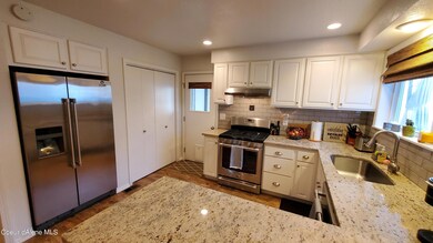 Granite counters, stainless appliances
