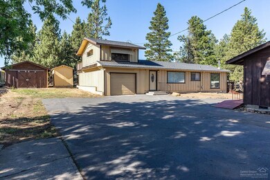 61137 Hamilton Ln, Bend, OR 97702 - photo 2