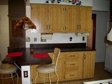 Kitchen. EAT- IN KITCHEN