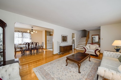 22W417 Tamarack Dr, Glen Ellyn, IL 60137 - photo 5