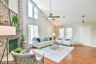 35 Hideaway Dr, Friendswood, TX 77546 - photo 2