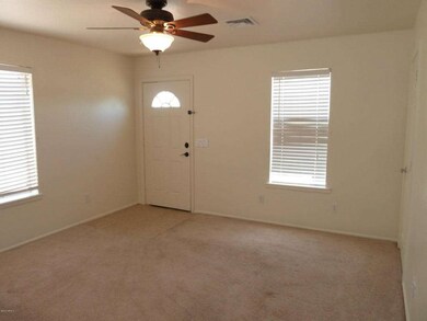 8218 E Broadway 004