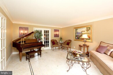 22218 Creekview Dr, Gaithersburg, MD 20882 - photo 5