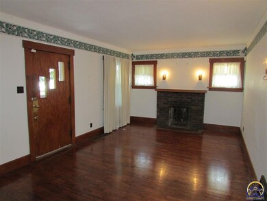 1328 SW Wayne Ave, Topeka, KS 66604 - photo 2