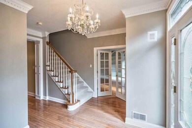 Entry/Foyer.