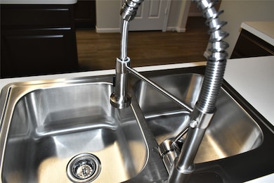 Top of the line new sink.11111 Sprucedale, Harris,