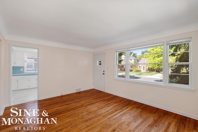 1793 Roslyn Rd, Grosse Pointe Woods, MI 48236 - photo 5