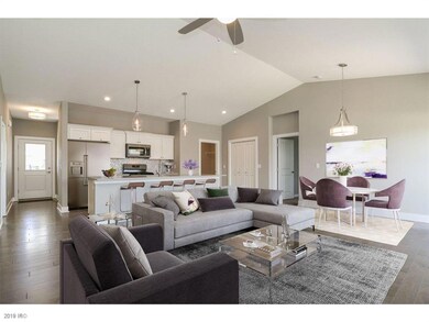 9832 Dunmore Cir, Johnston, IA 50131 - photo 4