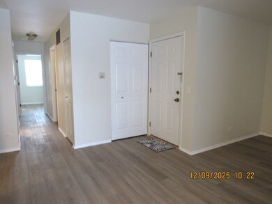 2790 Glasgow Ct unit X1, Schaumburg, IL 60194 - photo 3